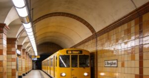 Metro Friedrichshain Berlin: Dein Guide für den legendären Club