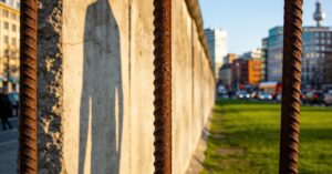 Warum wurde die Mauer gebaut kindgerecht erklärt: Eine Zeitreise durch Berlin